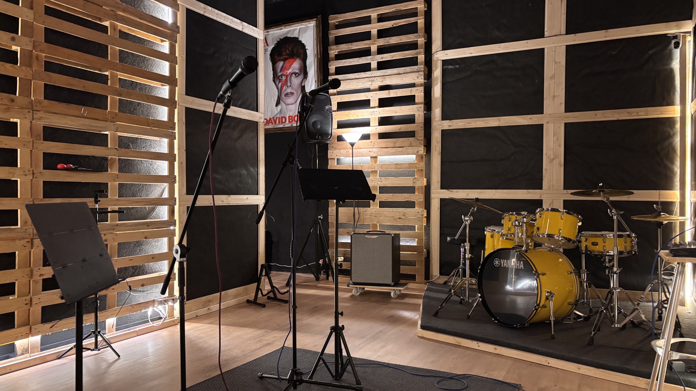 Sala Bowie — Lymbern Road, Mataró